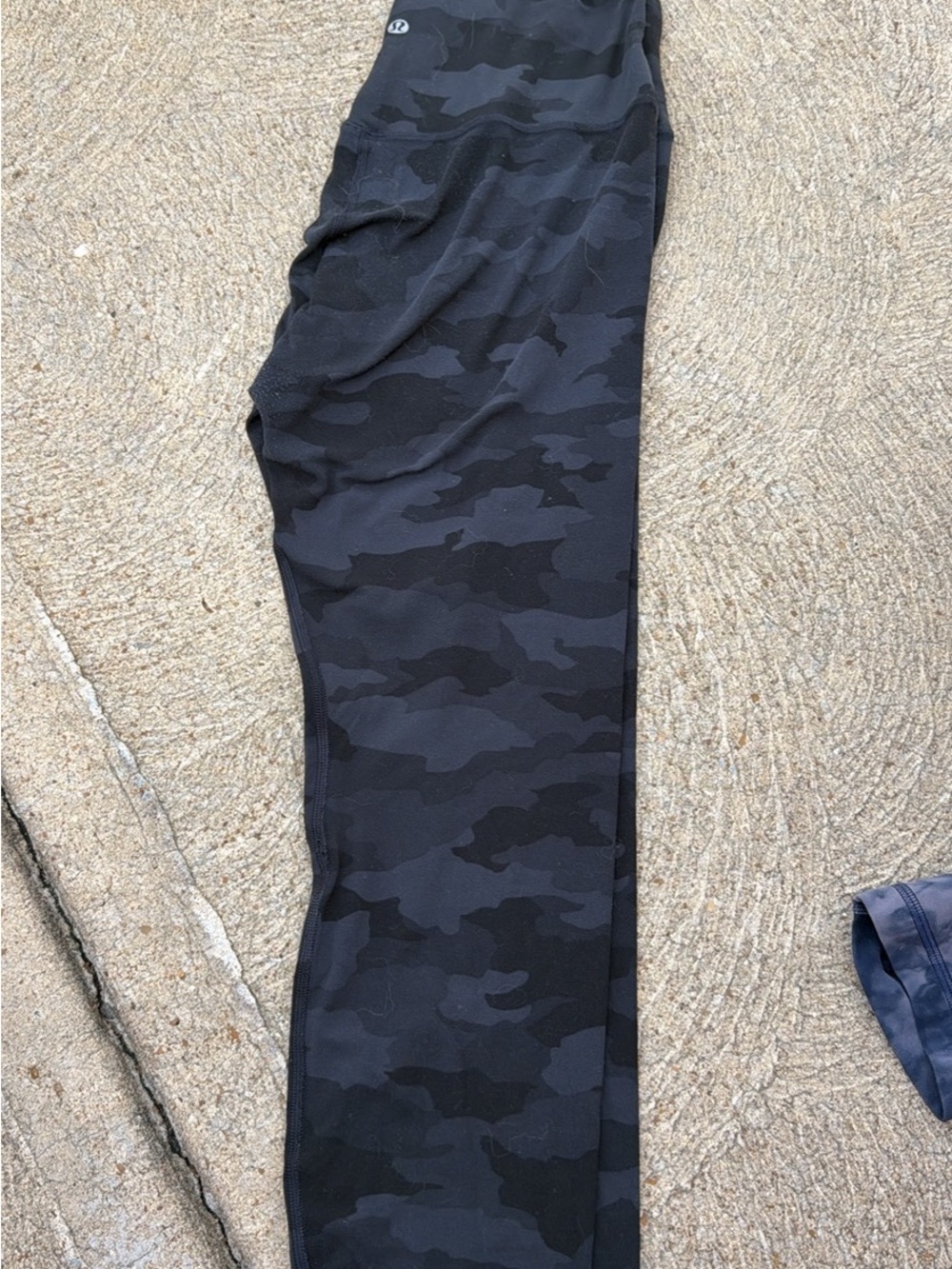 lululemon athletica Menโs Black Camo Joggers